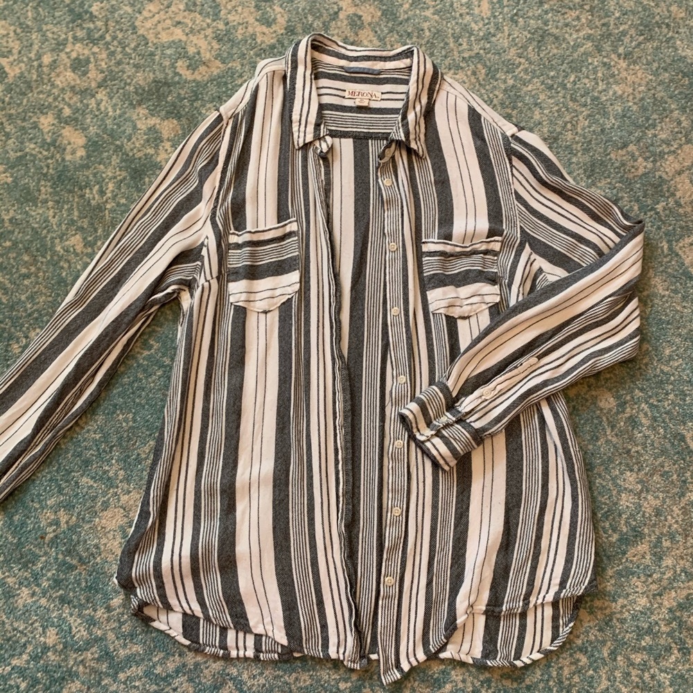 Stripe button up